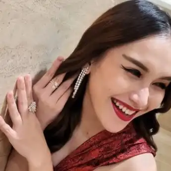 Disebut Sesuai Kriteria Bilqis, Ayu Ting Ting Kegirangan Dirangkul Presenter Ini