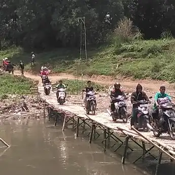 Jembatan Mojo Ditutup, Ribuan Pengendara Terpaksa Lewati Jembatan Sesek