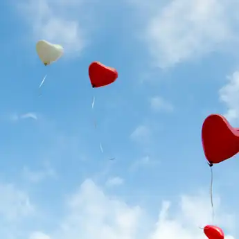 Love Bombing: Sikap Manipulatif yang Bikin Hubungan jadi Enggak Sehat