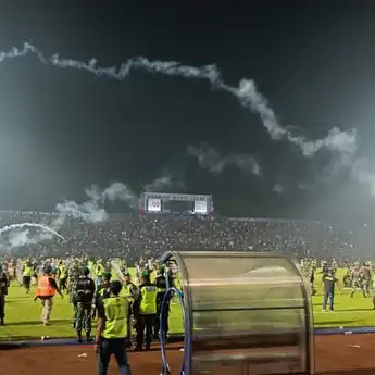 Lirik Lagu Suporter Arema, Jangan kembali pulang sebelum arema menang