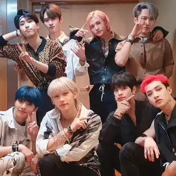 Lirik dan Terjemahan Lagu ‘SUPER BOARD’ Milik STRAY KIDS (SKZ)