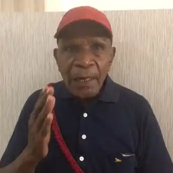 Ketua Dewan Adat Suku Moi: Masyarakat Yang Ada di Kediaman LE Harus Pulang Agar Proses Pemeriksaan KPK Lancar