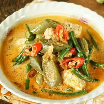 Resep Sayur Lodeh Bumbu Iris Ala Ibu Sisca Soewitomo, Dijamin Nikmat!