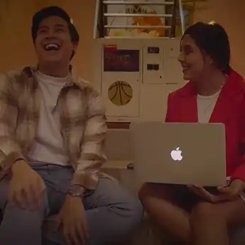 Lirik Lagu ‘Stay’ - Nessie Judge feat Jerome Polin, dengan Terjemahan