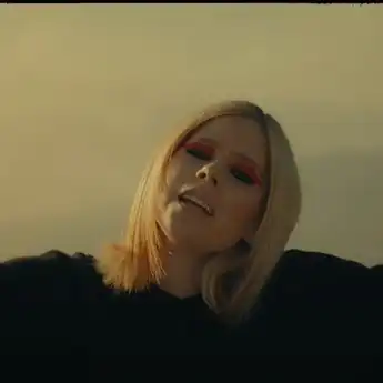 Lirik Lagu dan Terjemahan 'I'm A Mess' - Avril Lavigne ft. YUNGBLUD