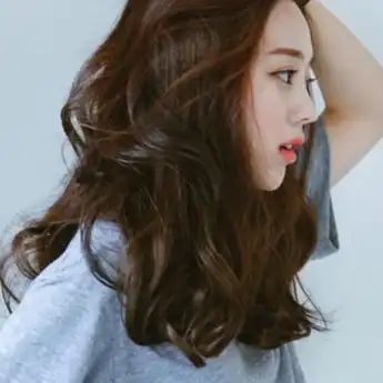 15 Warna Rambut untuk Kulit Kuning Langsat, Keren dan Paling Populer!