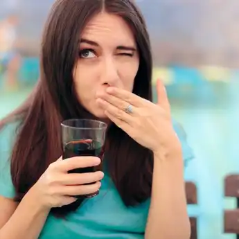 10 Cara Menghilangkan Cegukan Tanpa Minum, Bukan dengan Cara Dikejutkan Lho!