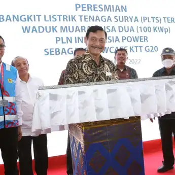 Menko Luhut Resmikan PLTS Terapung Milik PLN, Sebuah Transisi Energi Menuju Net Zero  Emission 2060