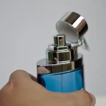 7 Rekomendasi Parfum Pria Terbaik, Cuma di Bawah Rp 100 Ribu Aja