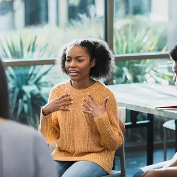 5 Contoh Dialog Bahasa Inggris 2 Orang di Sekolah, Beragam Topik dan Lengkap dengan Arti