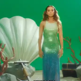 Lirik Lagu 'Coast' - Hailee Steinfeld ft. Anderson Paak, dengan Terjemahan