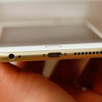 5 Cara Mengatasi Speaker Hp Kemasukan Air Agar Tidak Rusak