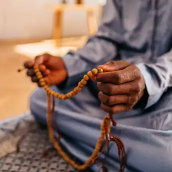 Arti Astaghfirullah Wa Atubu Ilaih Lengkap dengan Keutamaannya