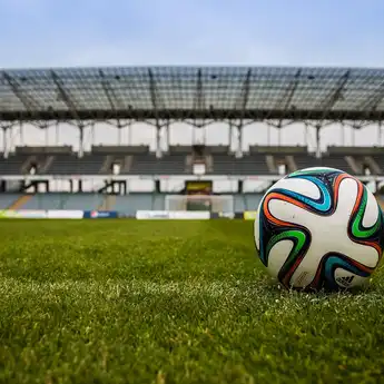 6 Teknik Menendang Bola dalam Permainan Sepak Bola, Penjelasan Lengkap