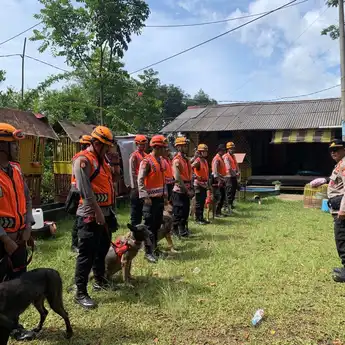 Tim K9 Ditpolsatwa Polri Temukan Titik Diduga Korban Tertimbun Longsor Cianjur