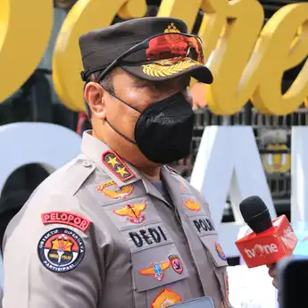 Tim Gabungan TNI/Polri Evakuasi Anak yang Tertimbun Pasca Gempa Cianjur