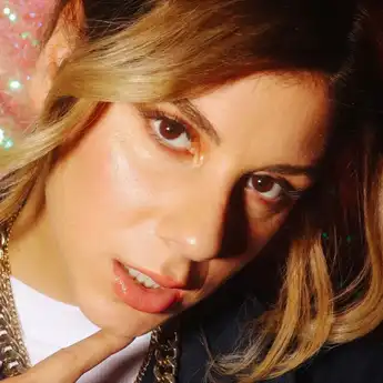 Lirik Lagu 'Victoria's Secret' milik Jax yang Membahas Standar Kecantikan!