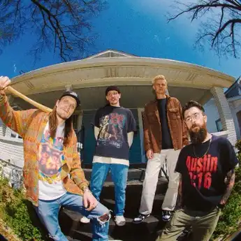 Lirik dan Arti Lagu December yang Dipopulerkan Oleh Neck Deep