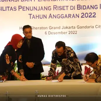 Ditjen Diktiristek Serahkan Hibah Fasilitas Penunjang Riset Bidang Inovasi Pembelajaran