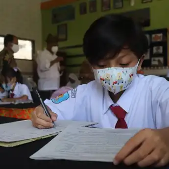 8 Contoh Cerpen tentang Sekolah Lengkap dengan Penjelasannya