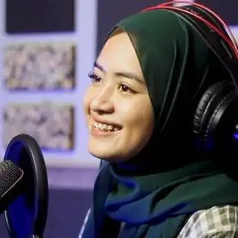 Lirik Lagu 'Ayah Ibu' - Cover Lagu dari Woro Widowati