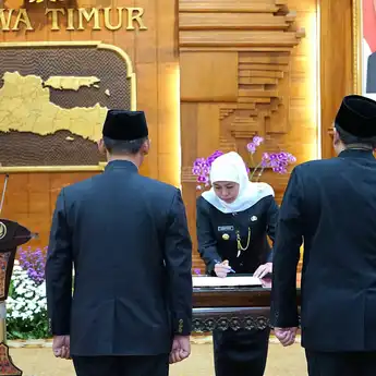 Gubernur Jatim Lantik 11 Pejabat Eselon II, Balitbang Berubah Nama Jadi Brida