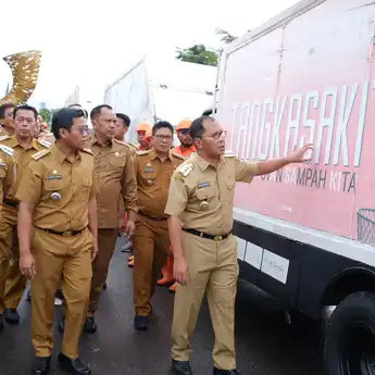 Wali Kota Periksa Kelayakan Mobil Pengangkut Sampah Makassar, Ini Temuannya