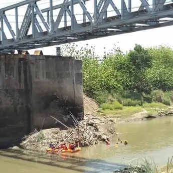 Sosok Gaib Hilang di Tengah Jembatan Jurug A Karanganyar – Solo