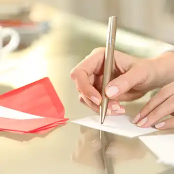 7 Contoh Personal Letter untuk Teman dalam Bahasa Inggris, Singkat dan Lengkap dengan Terjemahan