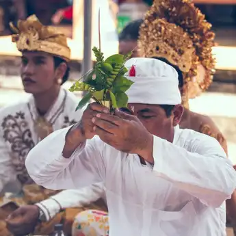 Contoh Etnosentrisme: Pengertian, Penyebab dan Dampaknya! Lengkap