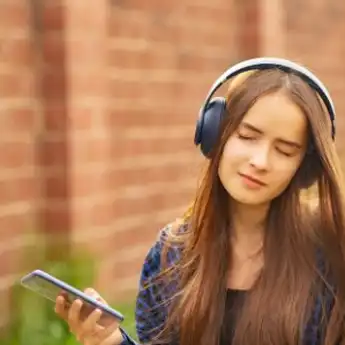 100+ Lagu tentang LDR, Indonesia, Barat, hingga KPop Lengkap