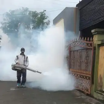 Cegah Peningkatan Kasus DB di Musim Penghujan, Puskesmas III Denpasar Selatan Lakukan Fogging