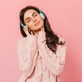 Lirik Lagu Get You The Moon – Kina feat. Snow, dengan Terjemahannya