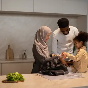 Mengapa Kita Harus Berbakti Kepada Orang Tua? Ini Alasannya yang Wajib Dicatat!