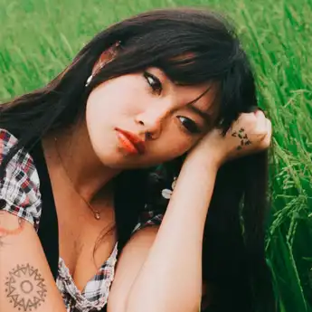 Makna Lagu Glue Song - beabadoobe, Buat Kamu yang Lagi Jatuh Cinta