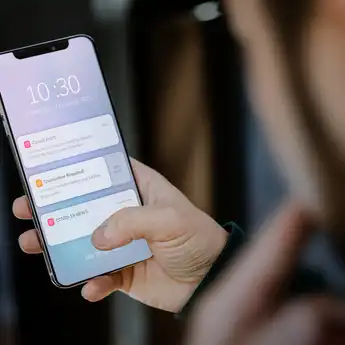 8 Cara Mengatasi Layar HP Gerak Sendiri Agar Bisa Berfungsi Normal Lagi!
