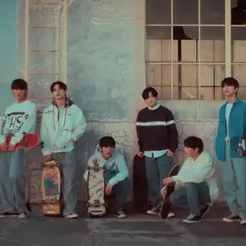 Lirik Lagu ‘Love or Die’ Milik TNX Lengkap dengan Terjemahannya