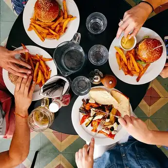 10+ Ucapan Selamat Makan Siang Bahasa Inggris untuk Orang Terdekat