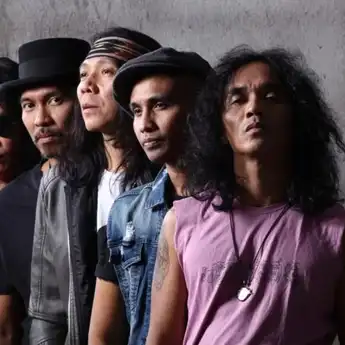 Lirik dan Chord Gitar Bendera Setengah Tiang yang Dipopulerkan Oleh Slank