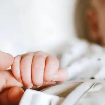 6 Cara Mengeluarkan Ingus Pada Bayi dengan Aman