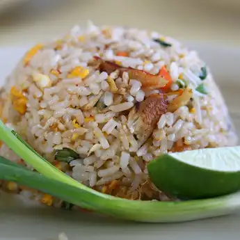 3 Contoh Cara Membuat Nasi Goreng dalam Bahasa Inggris: Procedure Text