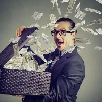 3 Shio yang Kariernya Melejit Sampai Ember Uang Meluber Kemana Mana