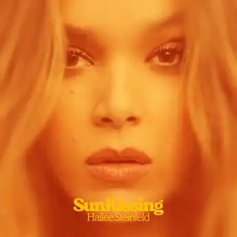 Lirik Lagu 'SunKissing' yang Dinyanyikan oleh Hailee Steinfeld