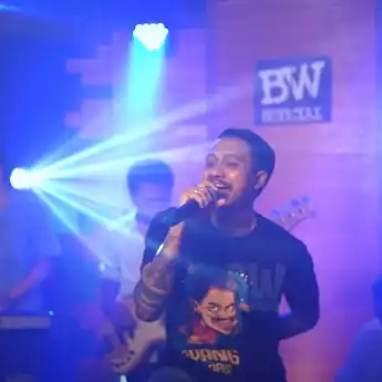 Lirik Lagu Selem Badeng Mepipis, Lagu Bali dari Bagus Wirata