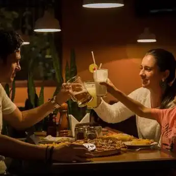 Berhenti Sekarang! Berikut 5 Bahaya Terlalu Sering Makan Tengah Malam