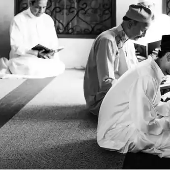 Arti I'tikaf di Bulan Ramadhan beserta Tata Cara dan Keutamaannya