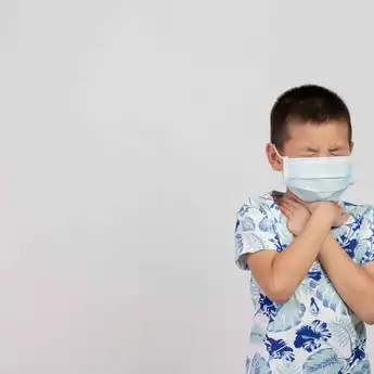 Pertolongan Pertama Anak Muntah Terus Lengkap dengan Penyebabnya