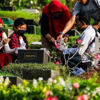 Doa Ziarah Kubur Jelang Lebaran Idul Fitri, Arab, Latin, dan Artinya