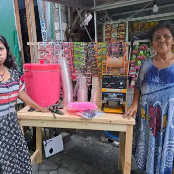 Bertemu Mensos, Satu Keluarga Pra Sejahtera di Surabaya Terima Bantuan Usaha