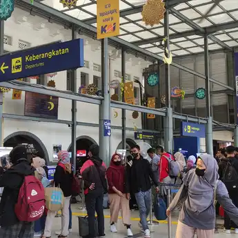 Pasca Lebaran Pemesanan Tiket KA ke Luar Jakarta Masih Tinggi